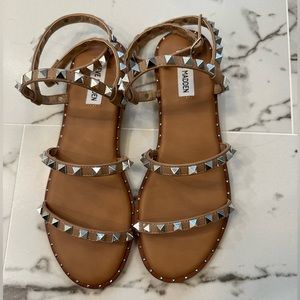 New Steven Madden Studded Travel Sandals Size 9